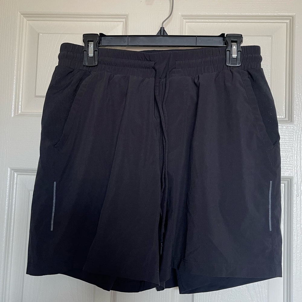 Lululemon cycling liner shorts 7” Large GREAT CONDITION